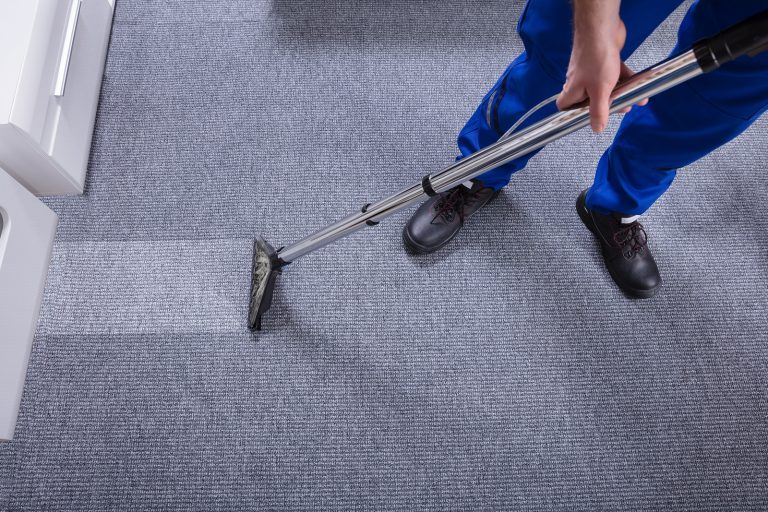 Carpet cleaning in the office